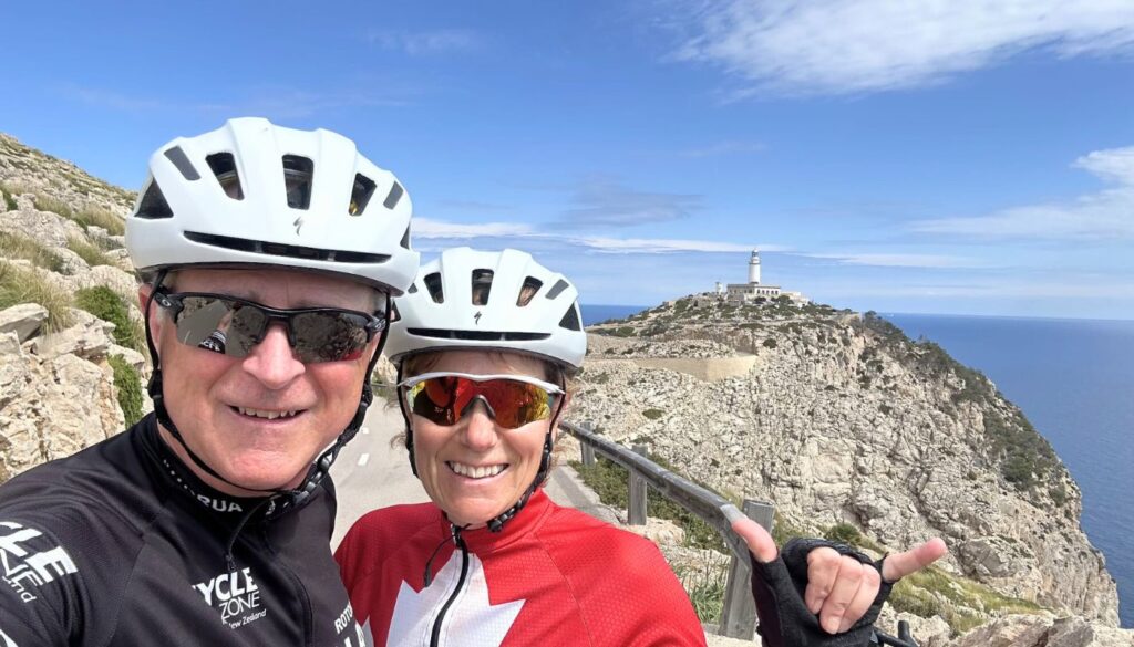 mallorca-self-guided-bike-tour-couple